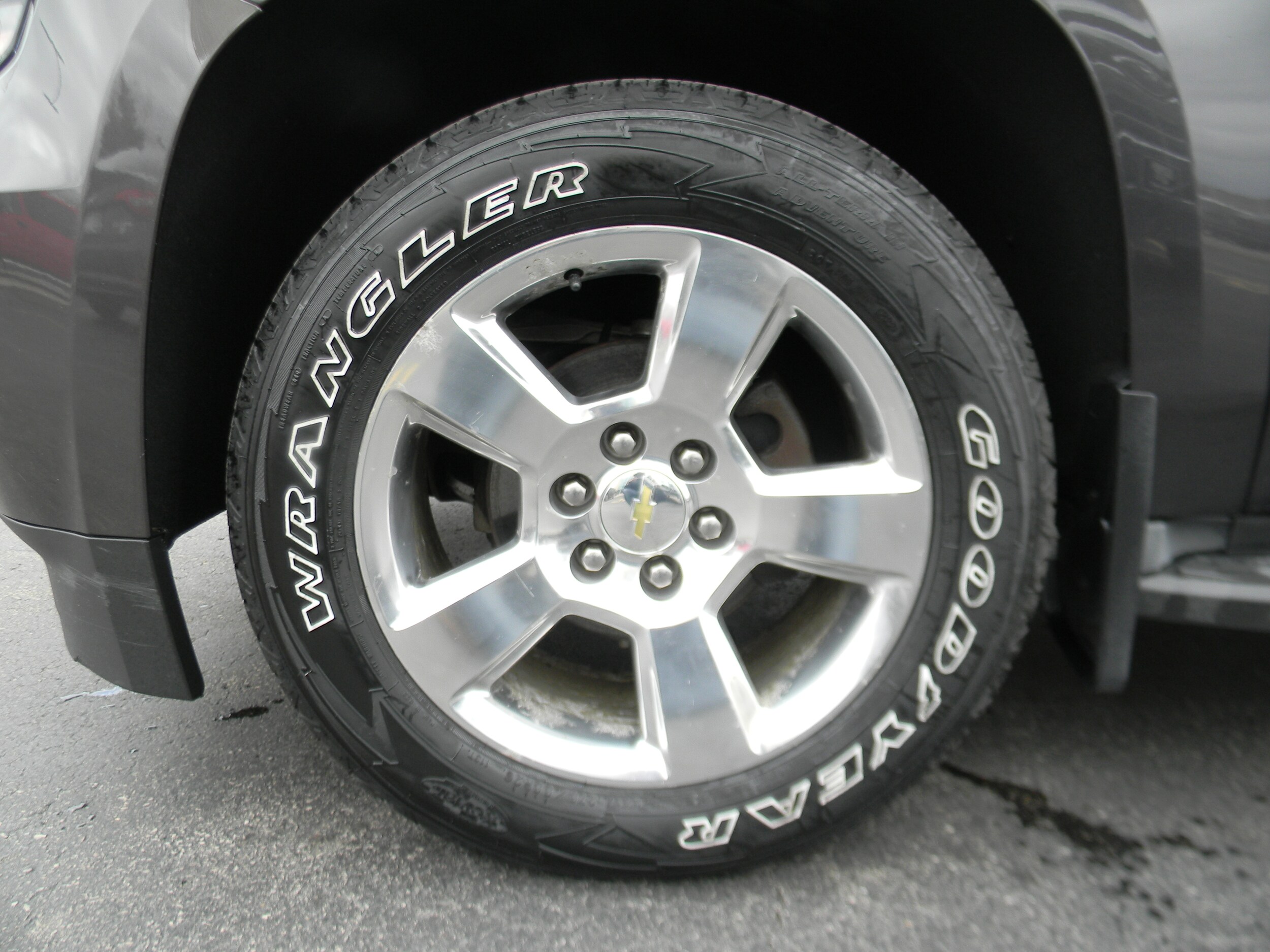 2016 Chevrolet Suburban LT photo 4