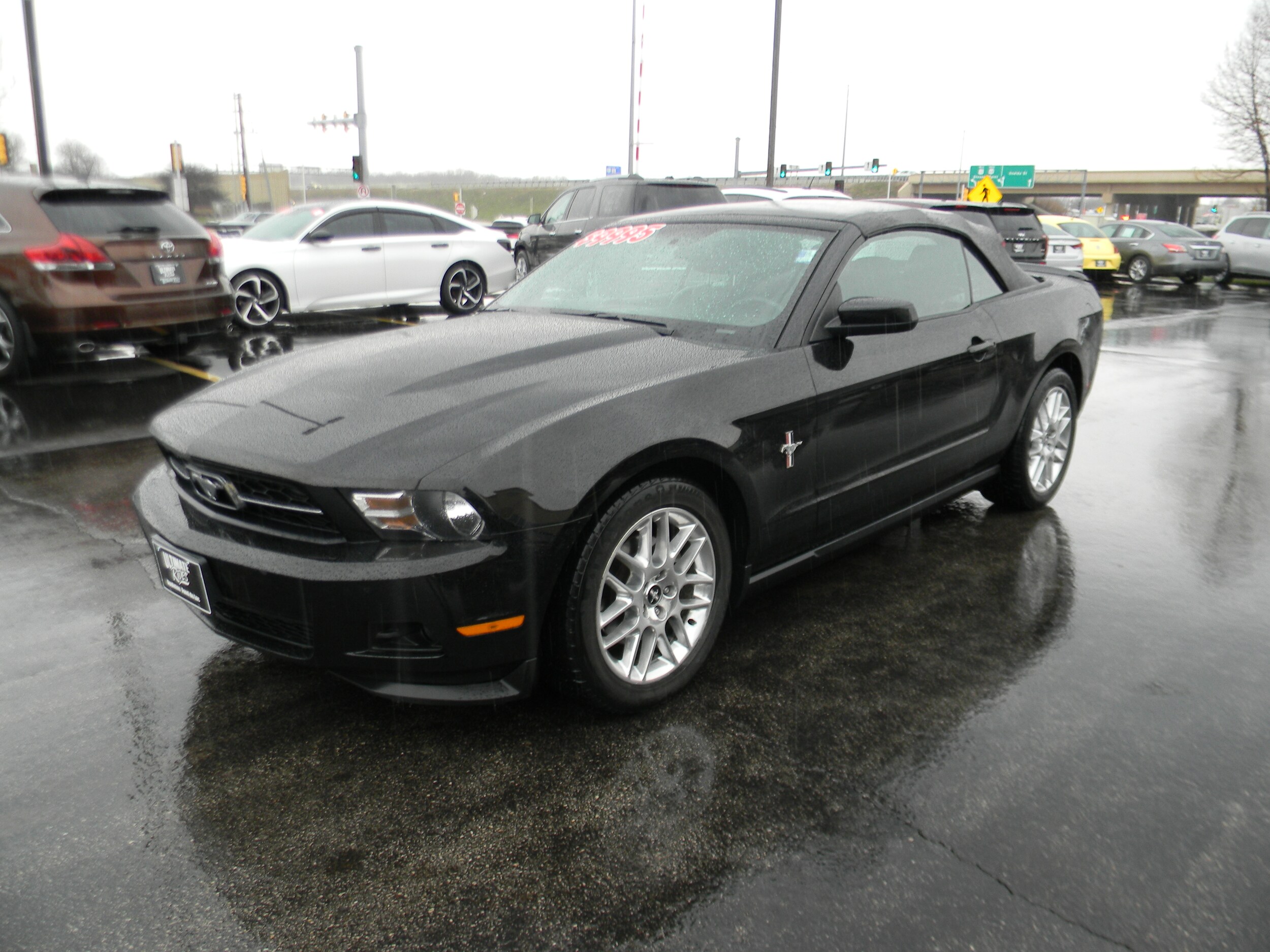 2012 Ford Mustang V6 Convertible photo 4