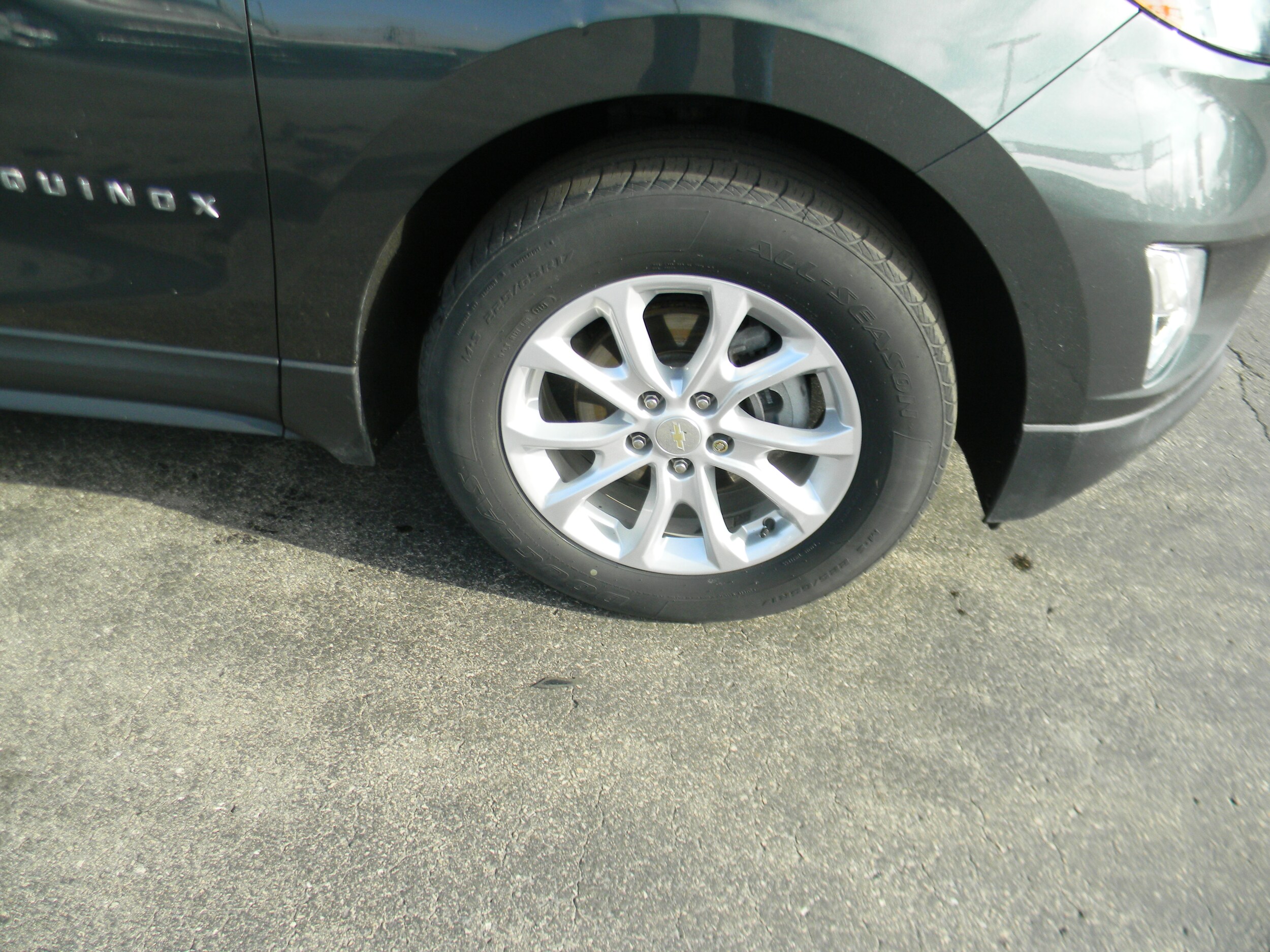 2020 Chevrolet Equinox photo 2