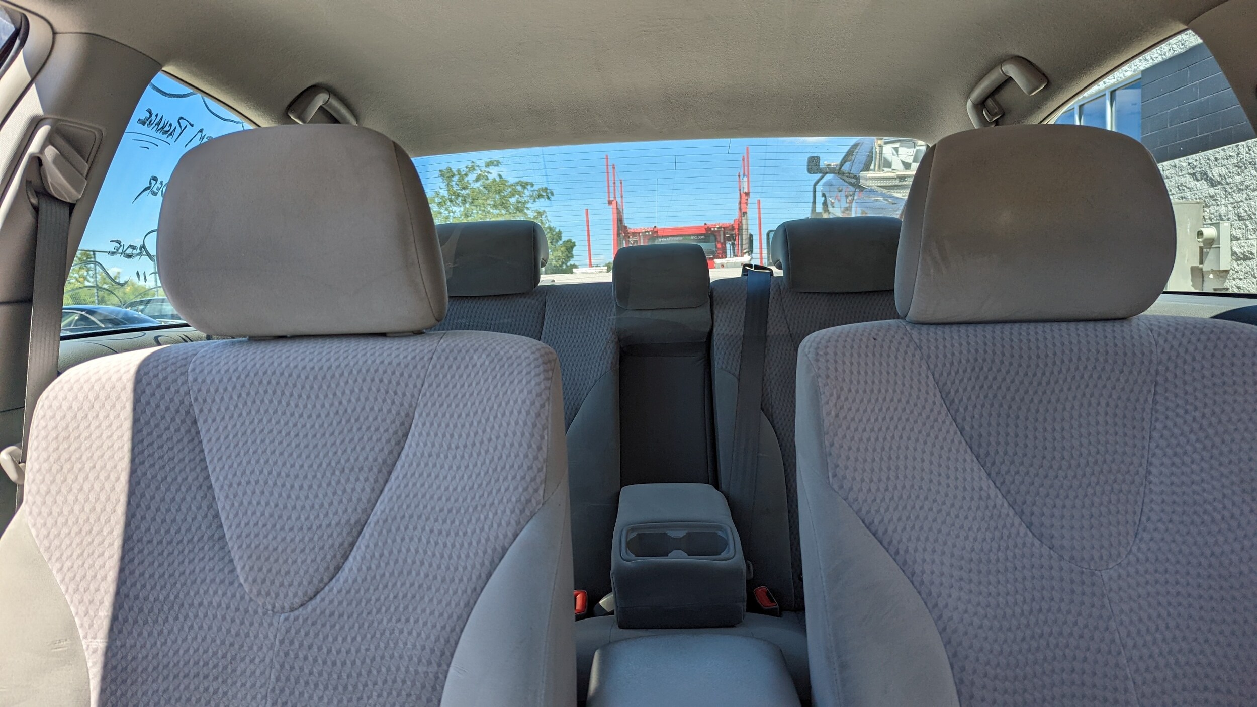 2011 Toyota Camry LE photo 3