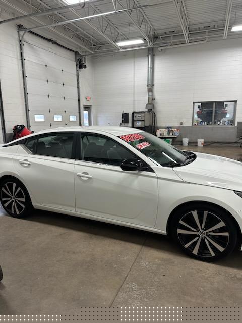 2019 Nissan Altima 2.5 SR photo 3