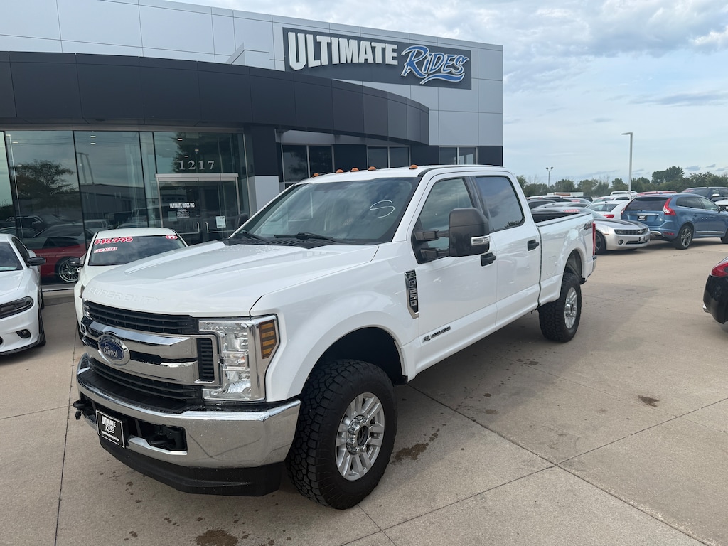 Used 2019 Ford F-250 XLT Truck Crew Cab