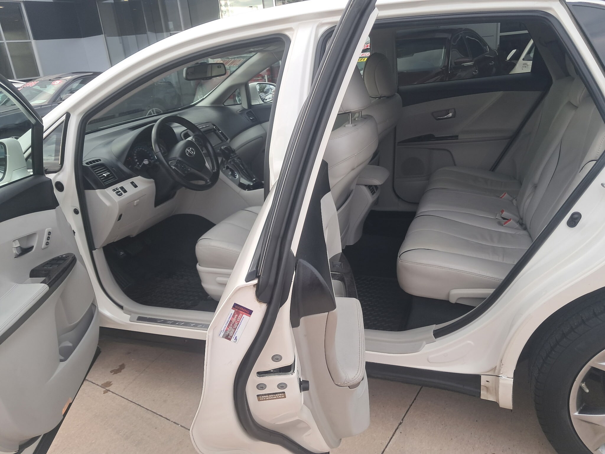 2014 Toyota Venza XLE photo 2