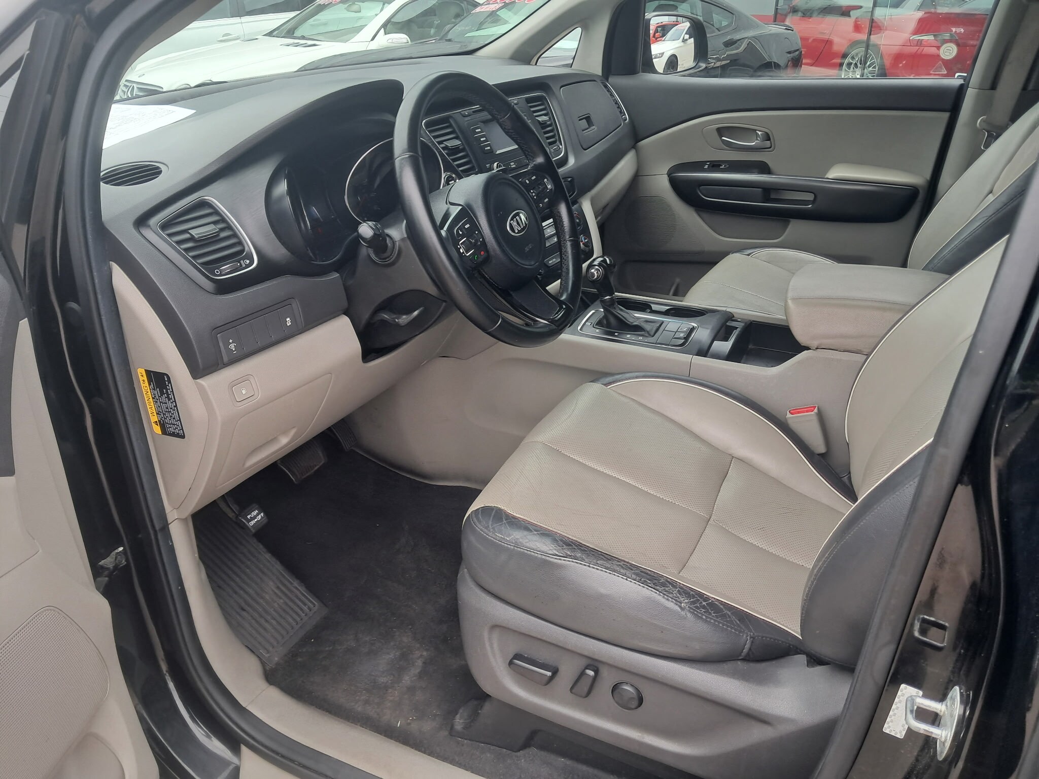 2016 Kia Sedona LX photo 4