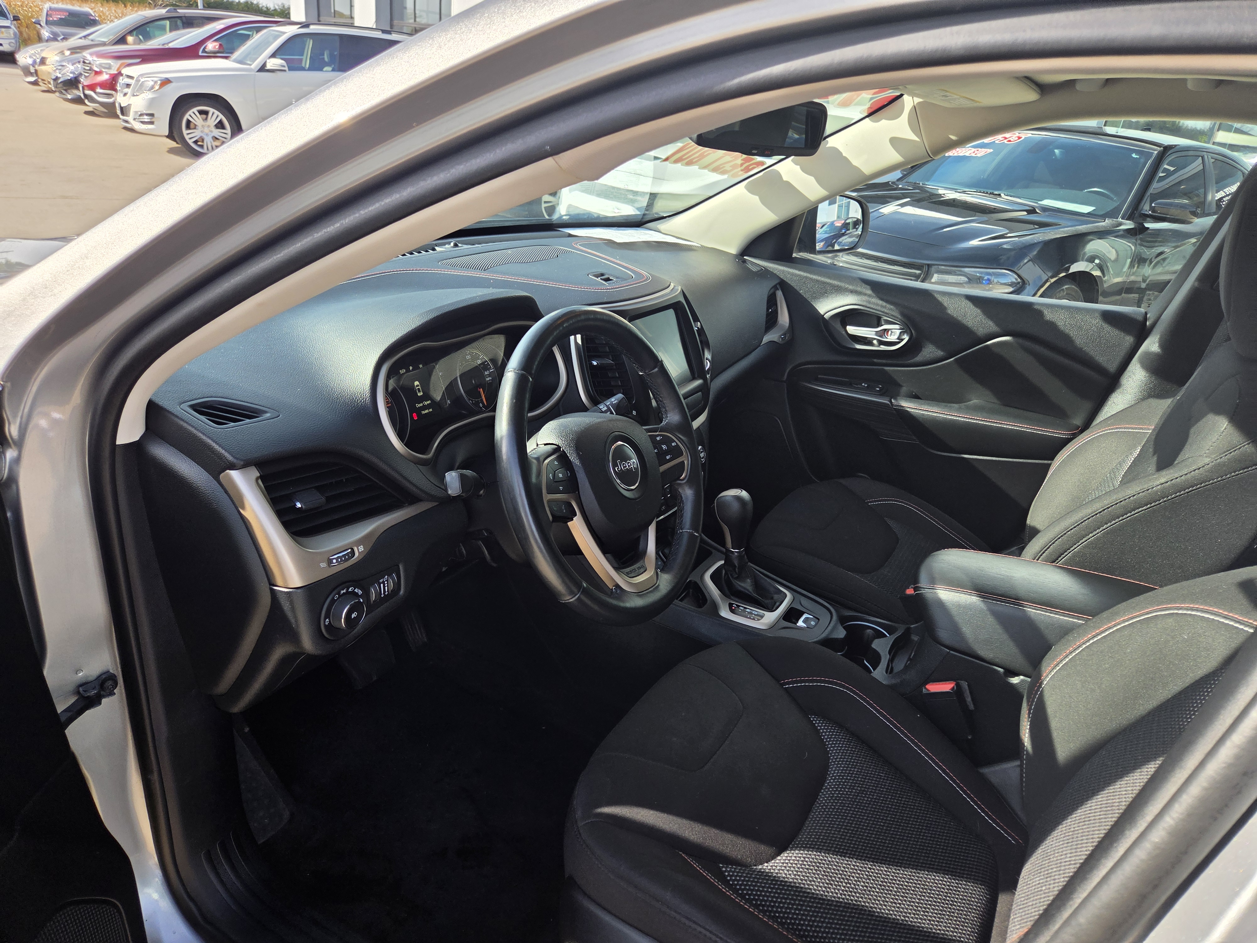 Used 2016 Jeep Cherokee Latitude FWD SUV