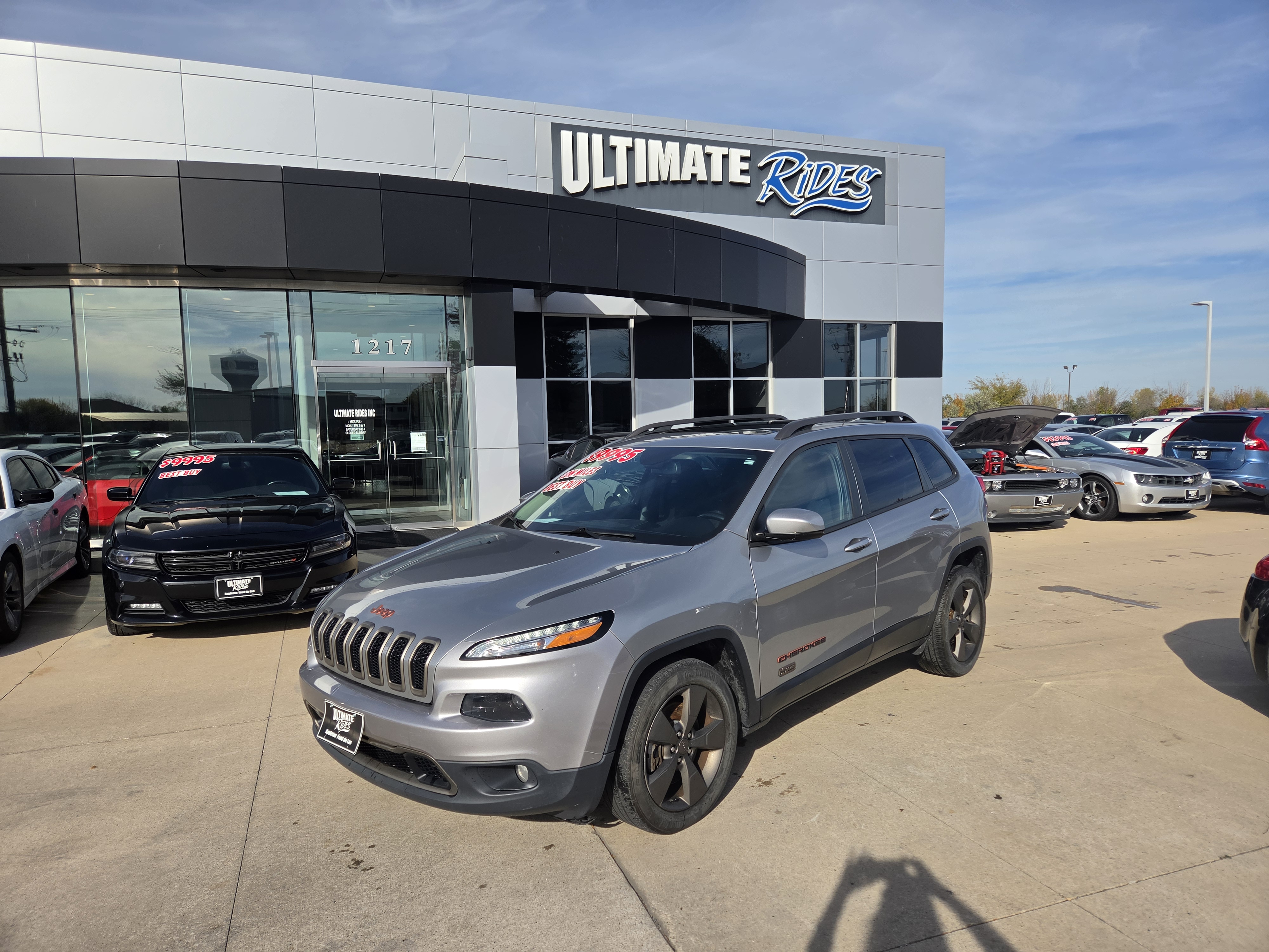 Used 2016 Jeep Cherokee Latitude FWD SUV