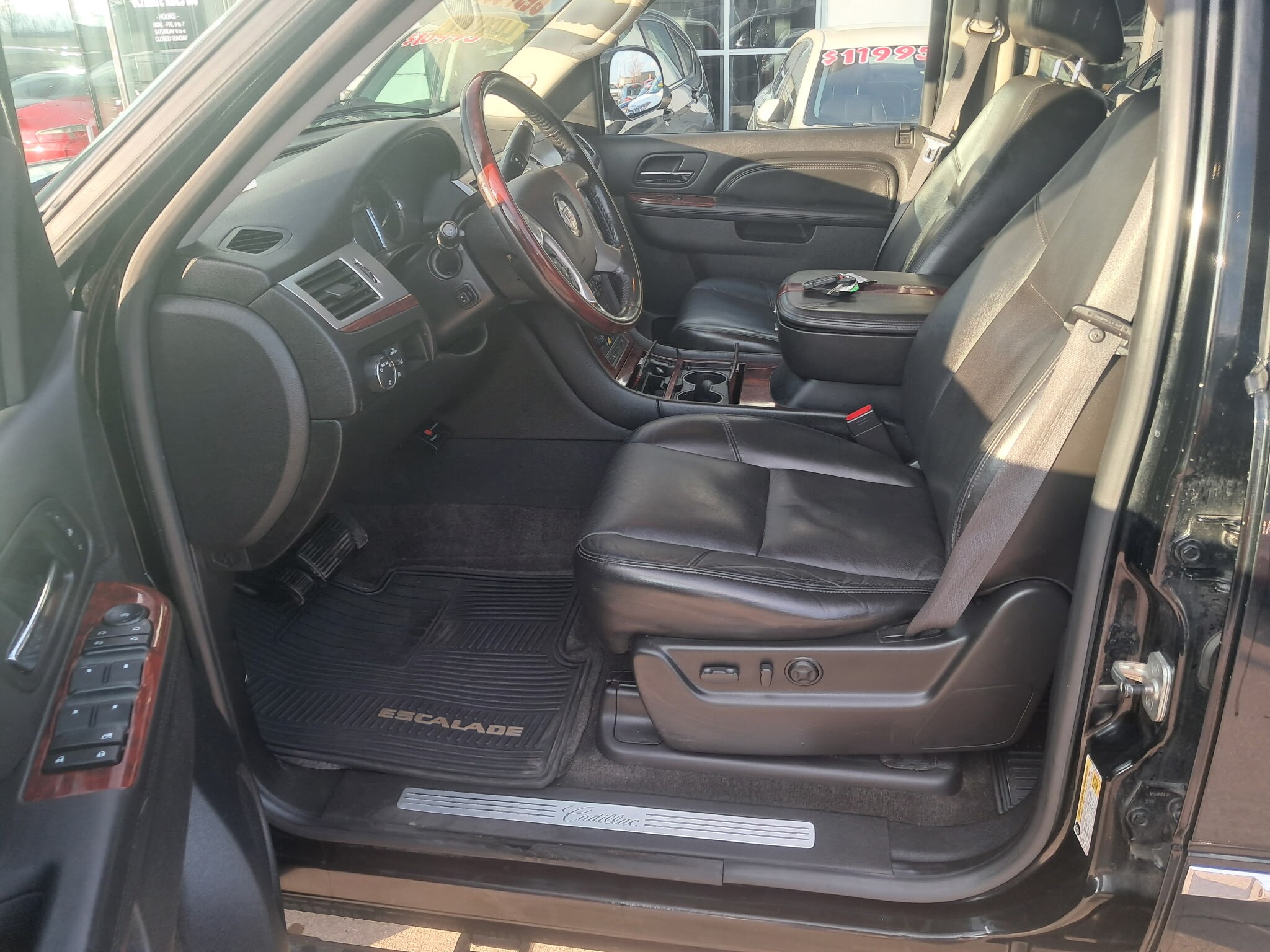 2010 Cadillac Escalade Premium photo 3