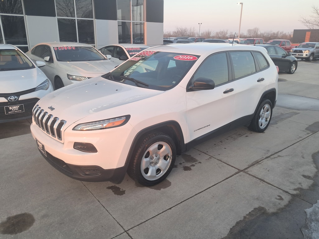 Used 2016 Jeep Cherokee Sport SUV