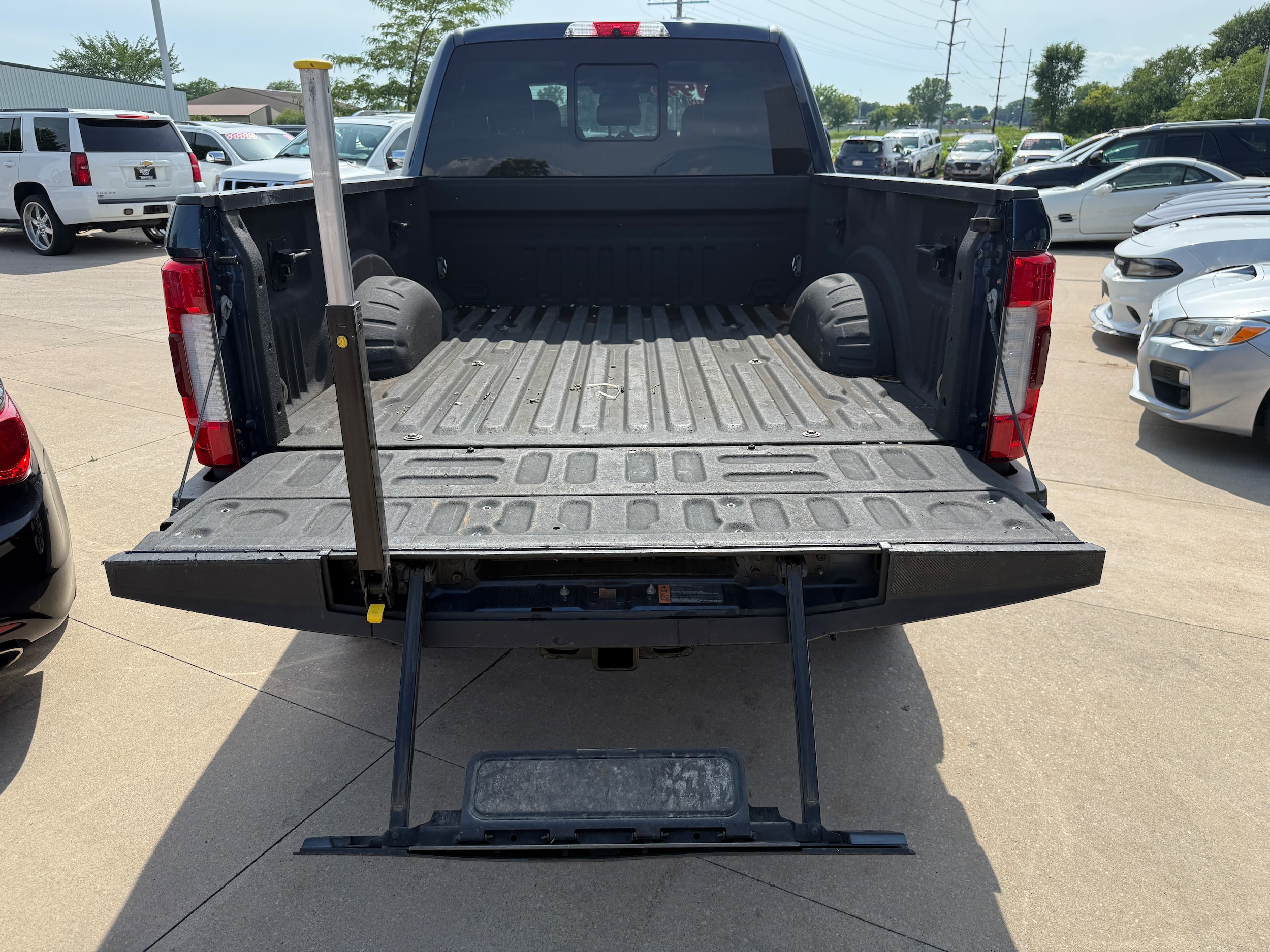 View vehicle photo 5