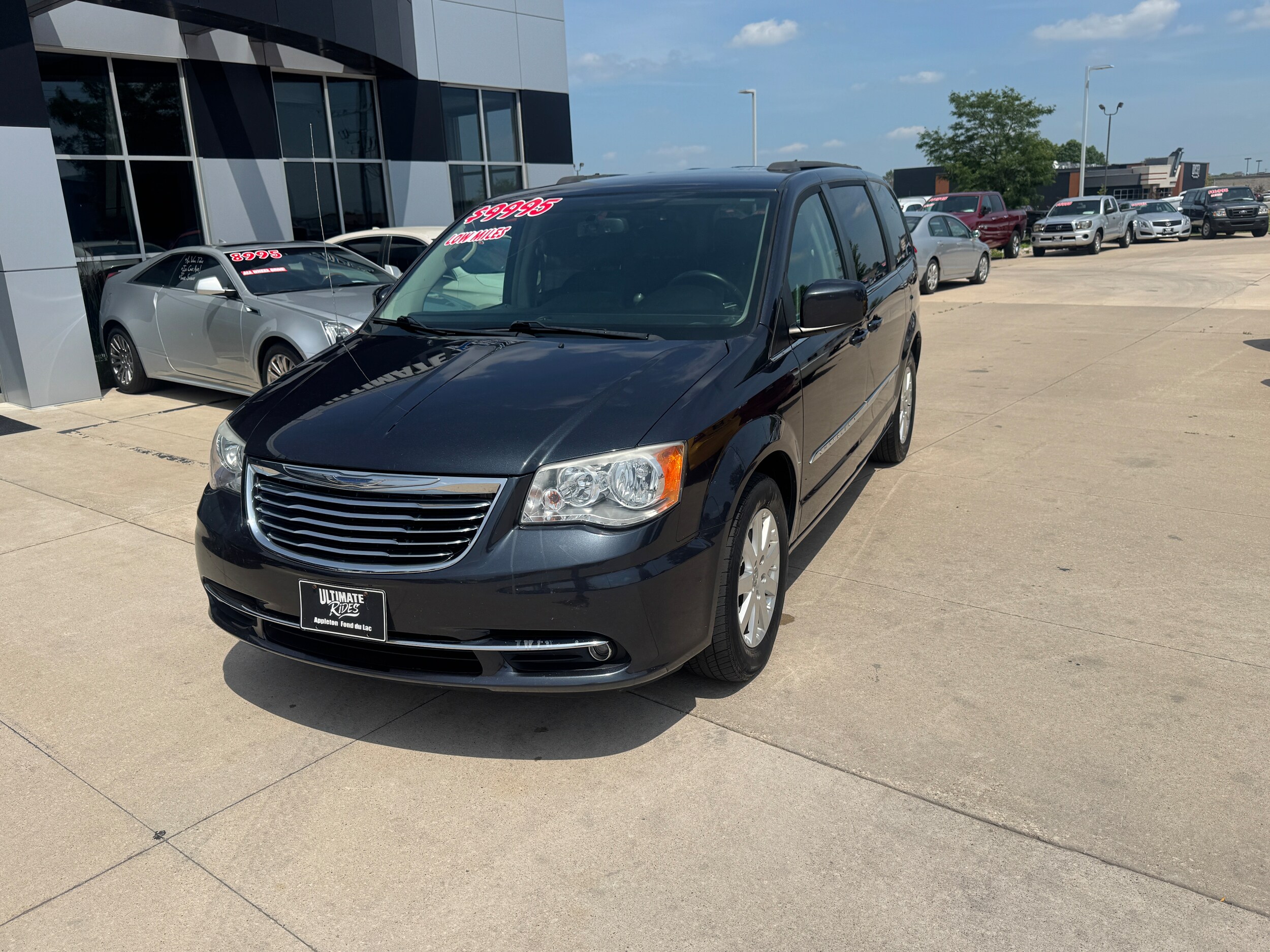 2014 Chrysler Town & Country Touring photo 2
