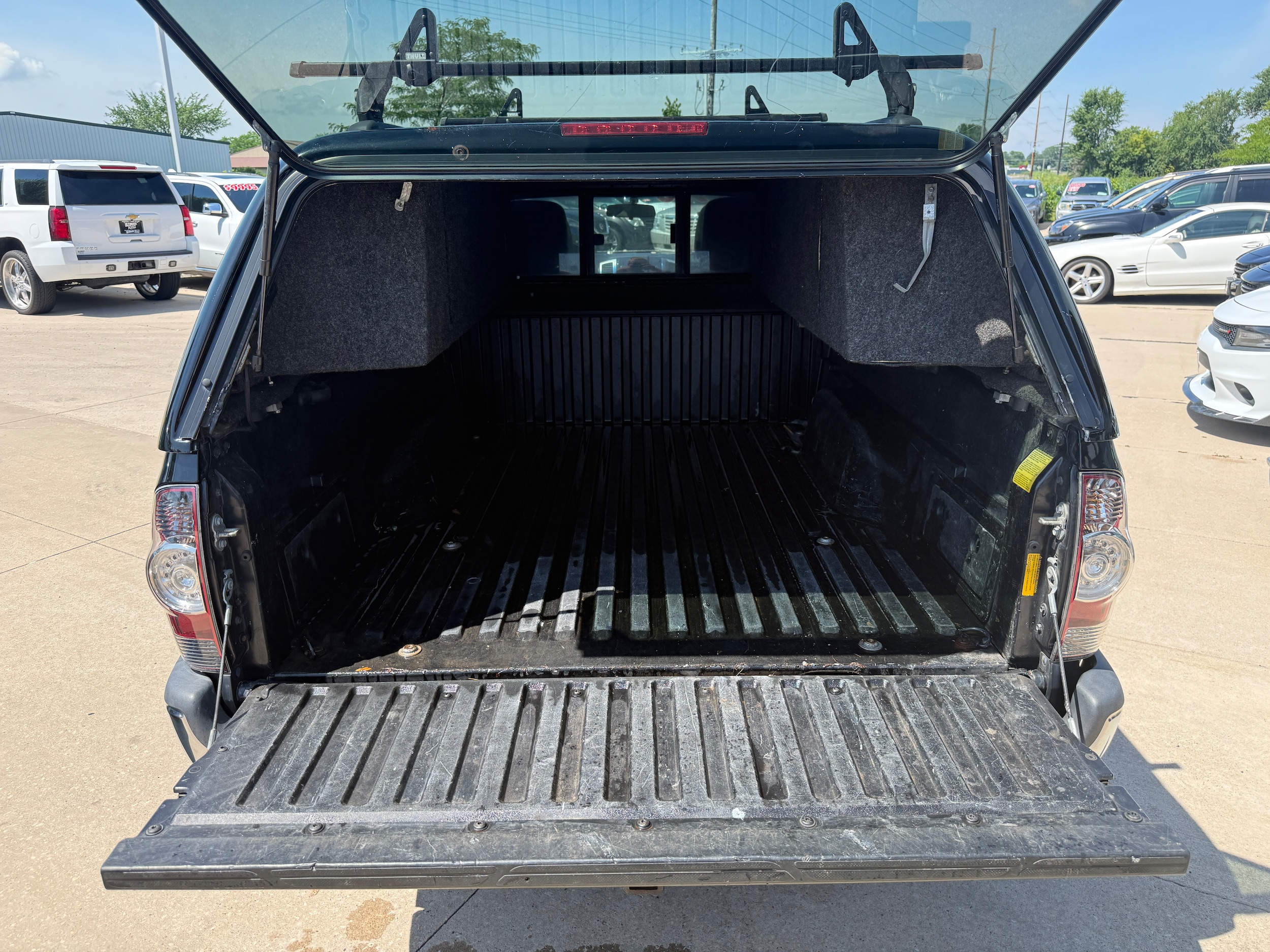 View vehicle photo 4