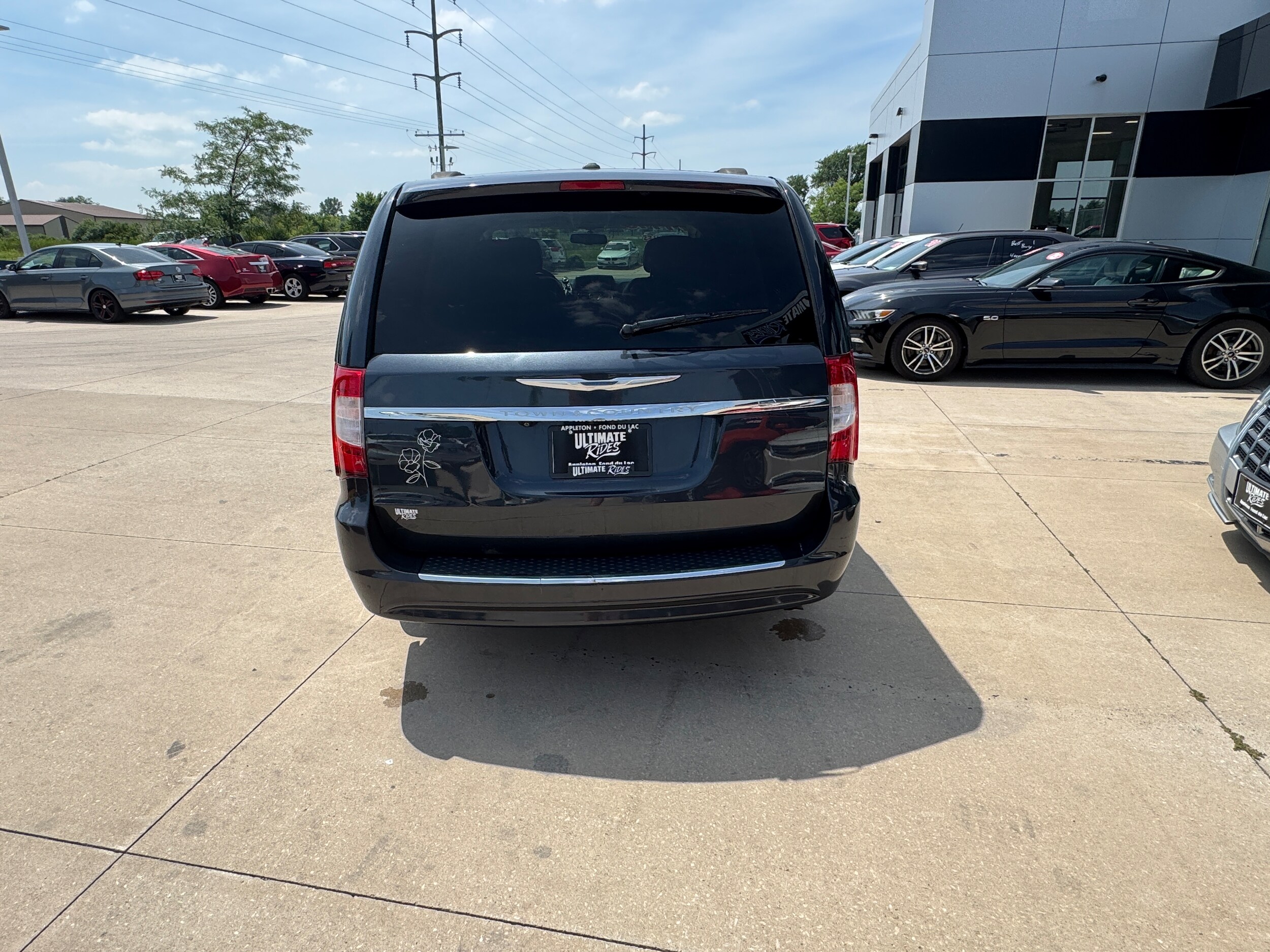 2014 Chrysler Town & Country Touring photo 3
