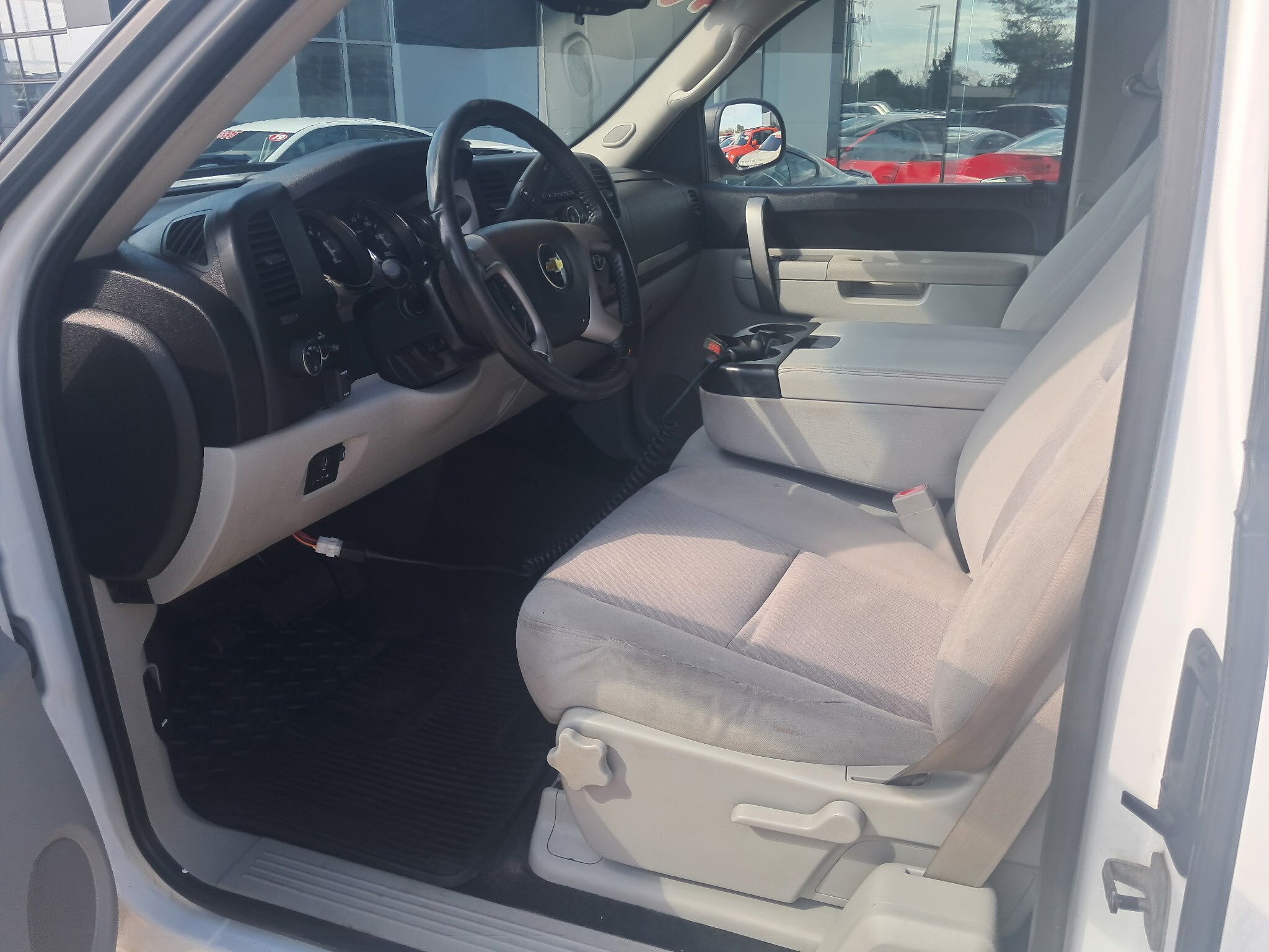 2011 Chevrolet Silverado LT photo 2