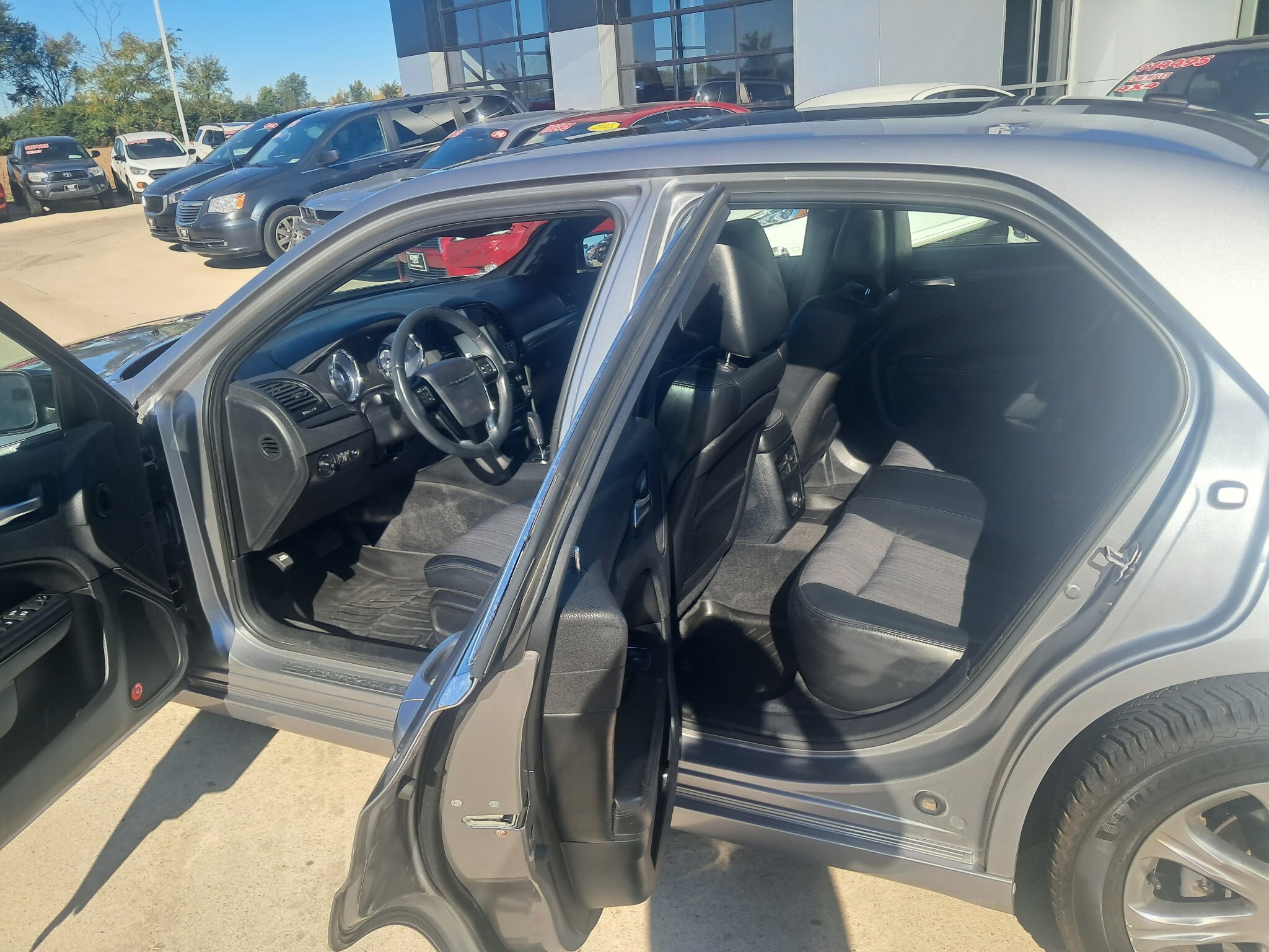 2013 Chrysler 300 S photo 3