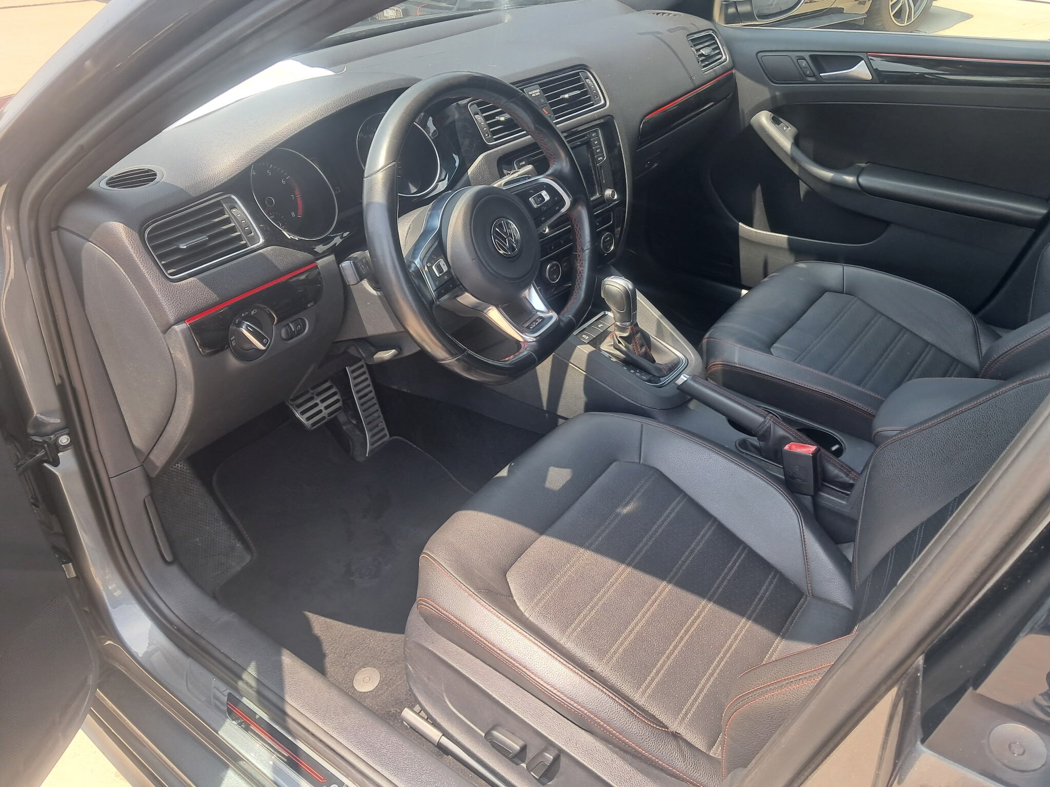 2016 Volkswagen Jetta 2.0T GLI SE photo 4