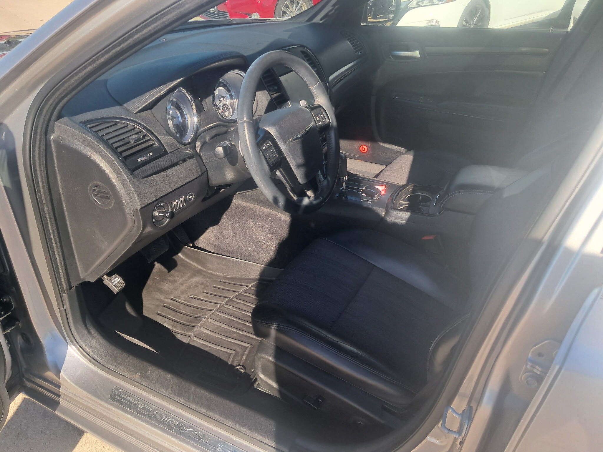 2013 Chrysler 300 S photo 2