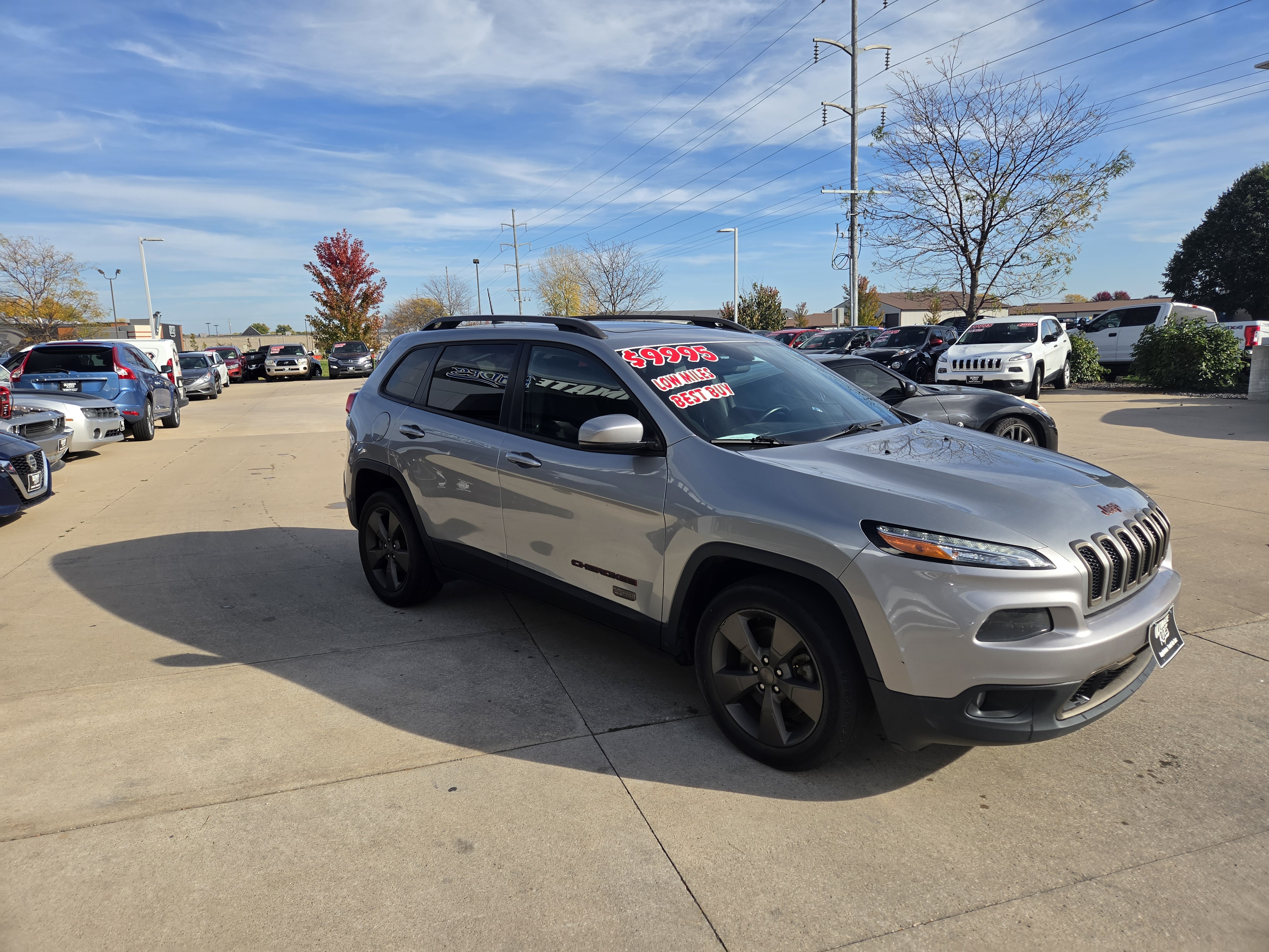 Used 2016 Jeep Cherokee Latitude FWD SUV