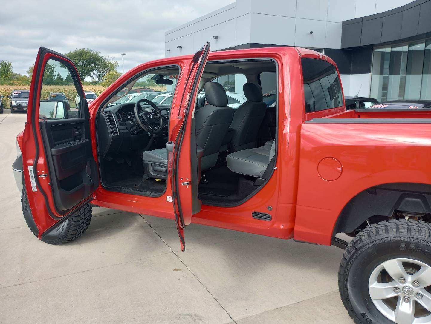 2017 Ram 1500 Tradesman photo 3