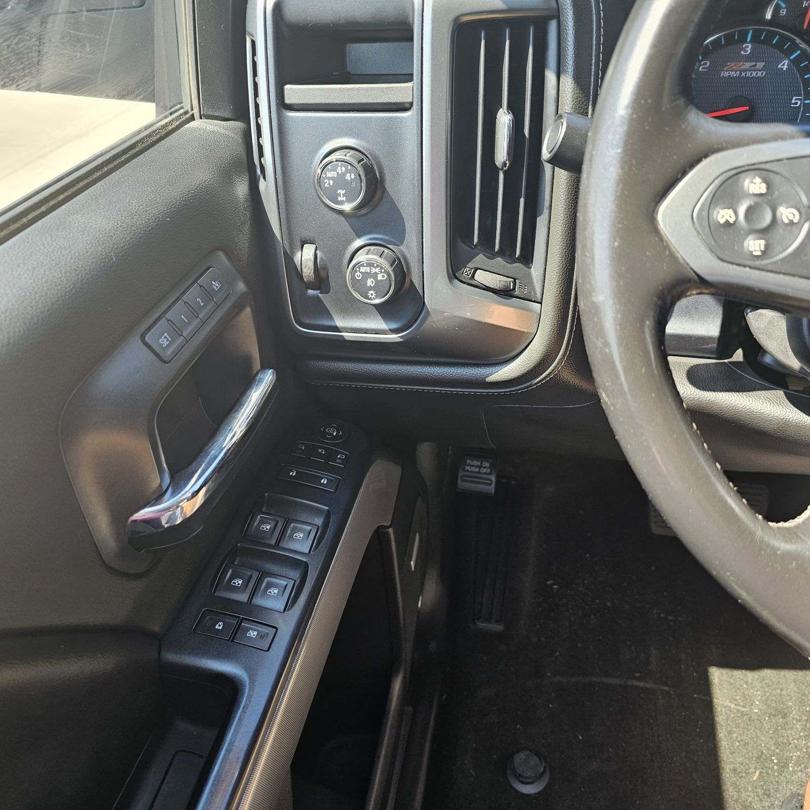 2015 Chevrolet Silverado 1500 LTZ photo 2