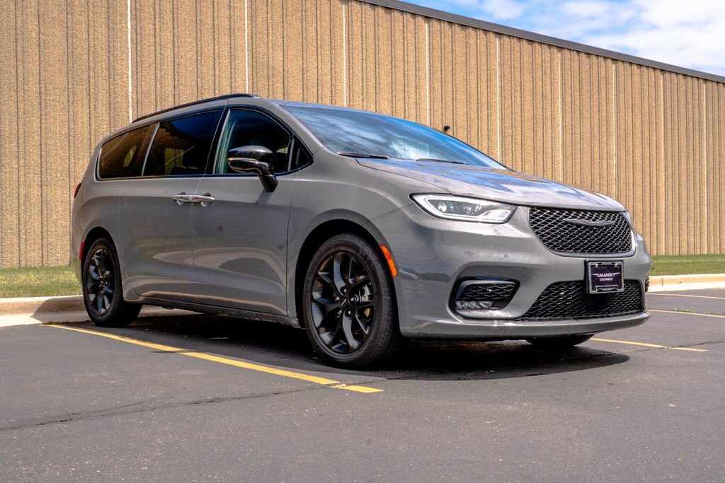 Used 2025 Chrysler Pacifica Limited