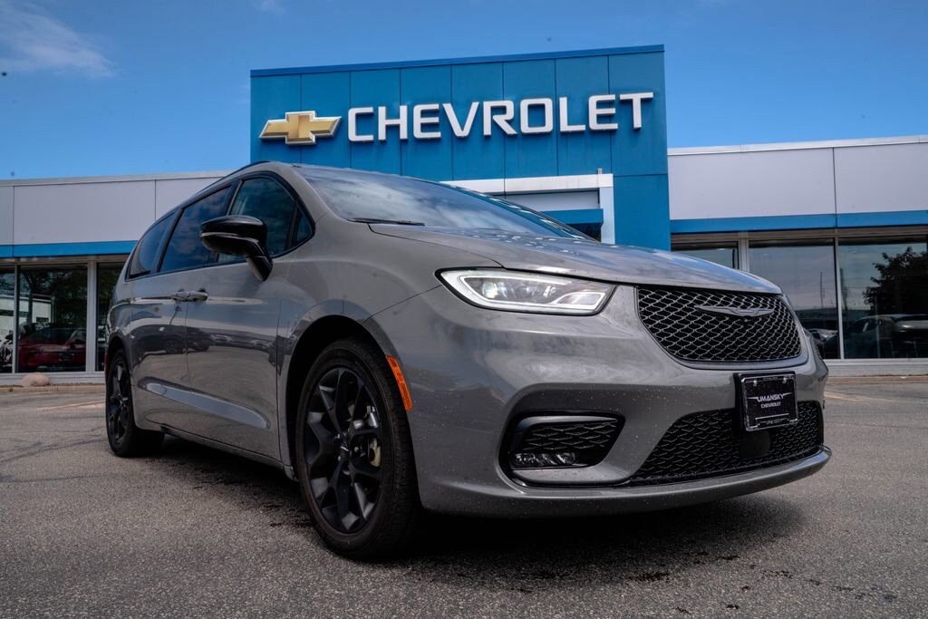 Used 2025 Chrysler Pacifica Limited