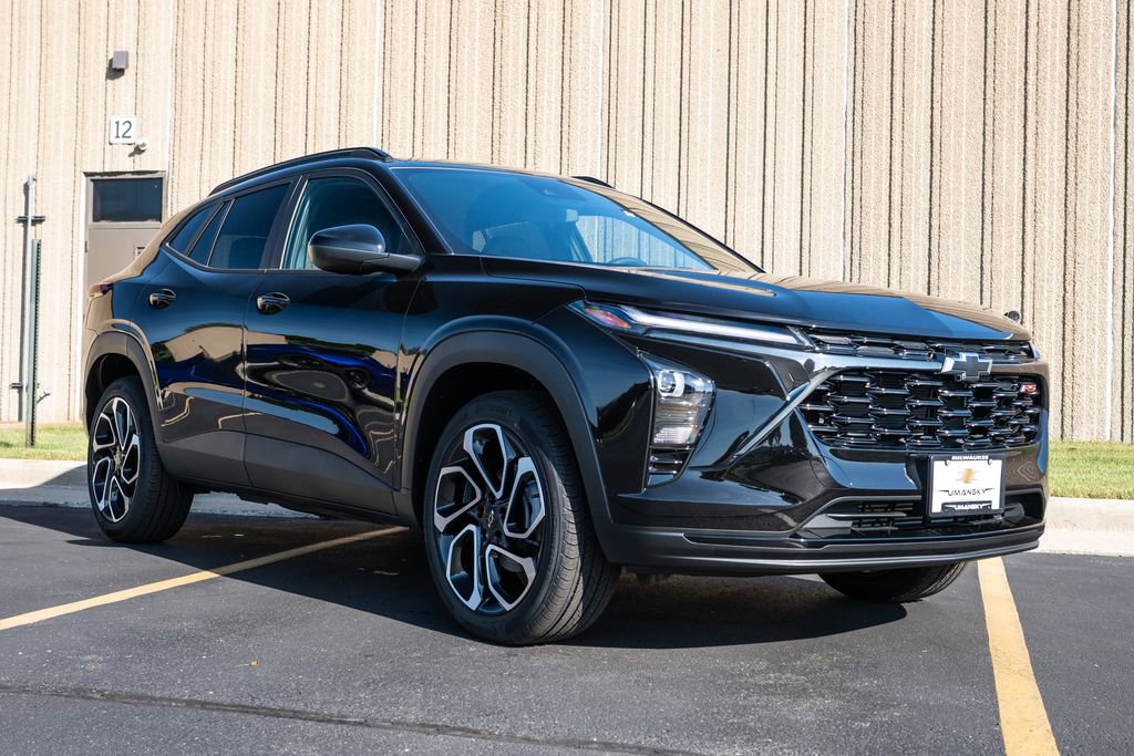 2025 Chevrolet Trax photo 2