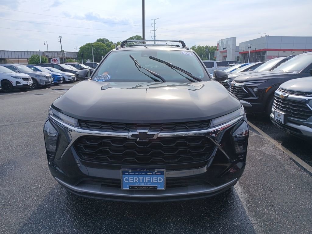 2024 Chevrolet Trax LT photo 2
