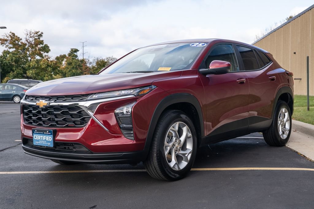 2025 Chevrolet Trax LS photo 3