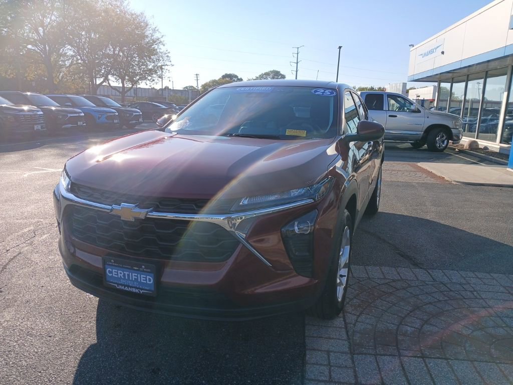 2025 Chevrolet Trax LS photo 3