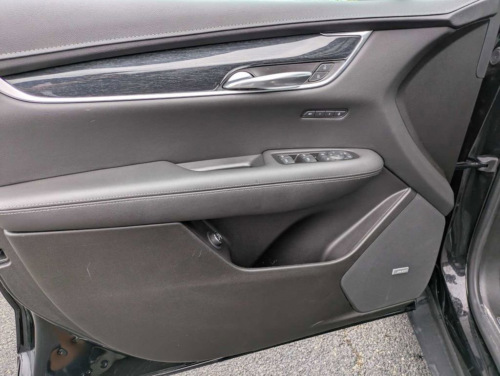 2022 Cadillac XT5 Premium Luxury photo 2