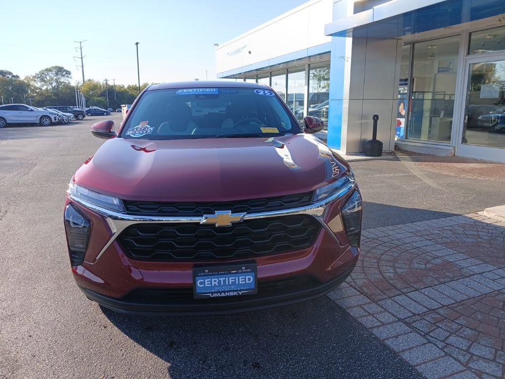 2025 Chevrolet Trax LS photo 2