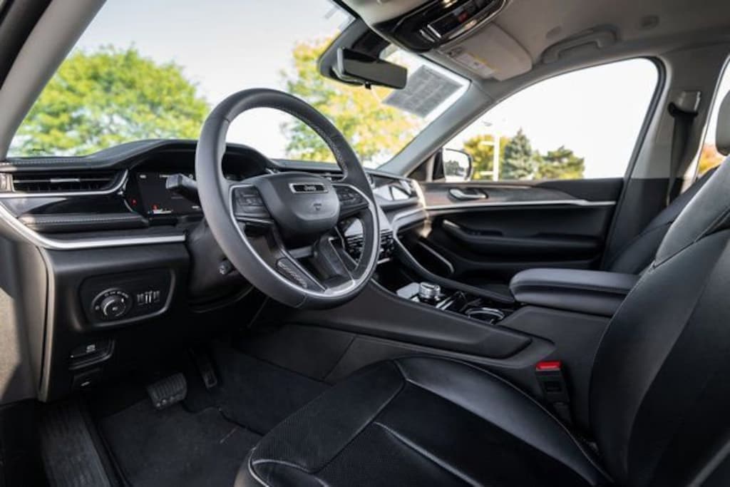 Used 2023 Jeep Grand Cherokee Limited