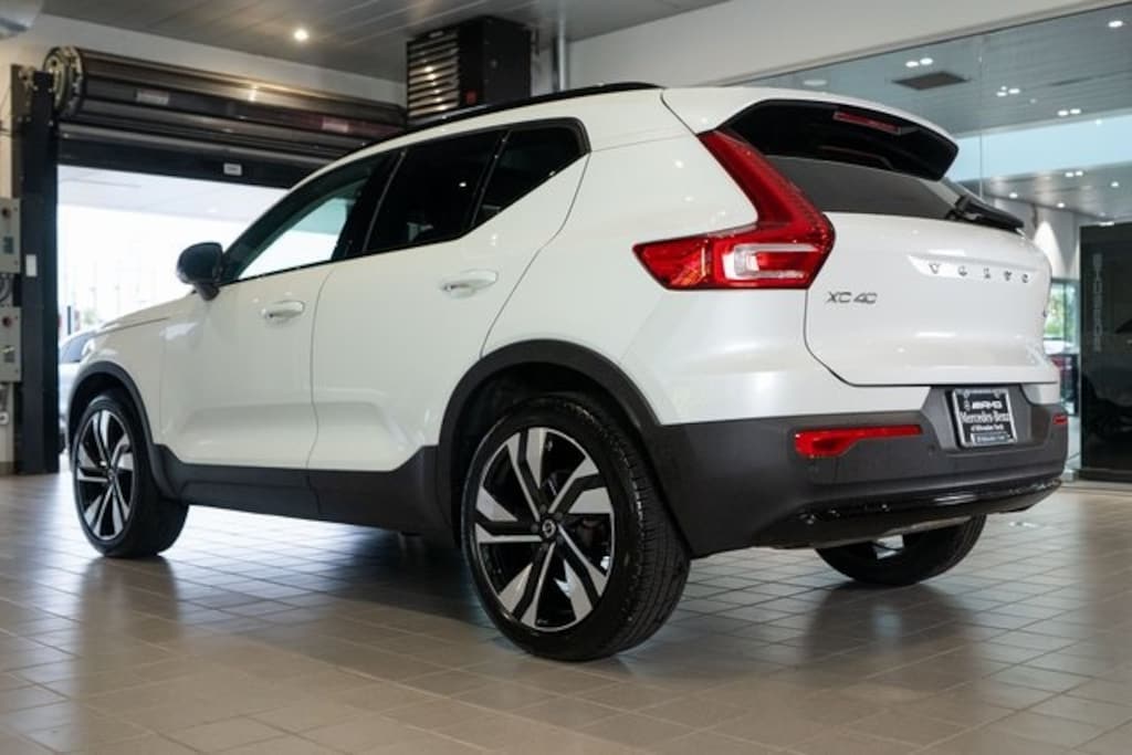 Used 2023 Volvo XC40 Ultimate SUV
