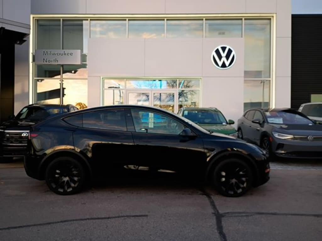 Used 2024 Tesla Model Y Long Range SUV