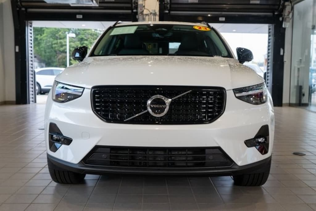 Used 2023 Volvo XC40 Ultimate SUV