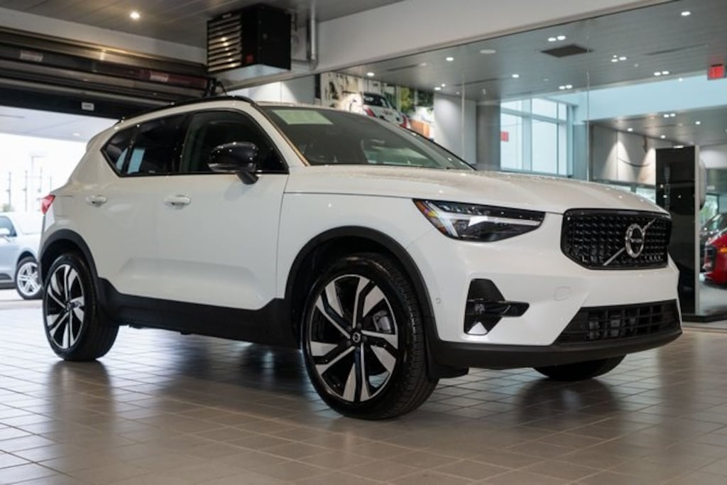 Used 2023 Volvo XC40 Ultimate SUV