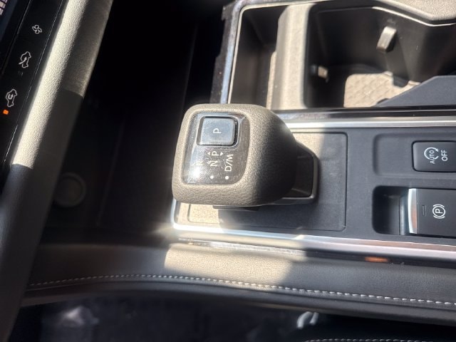 2025 Nissan Pathfinder SV - Photo 17