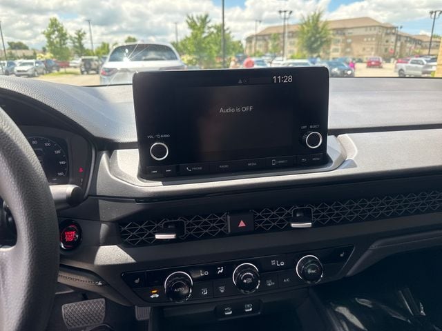 2025 Honda Accord SE - Photo 14