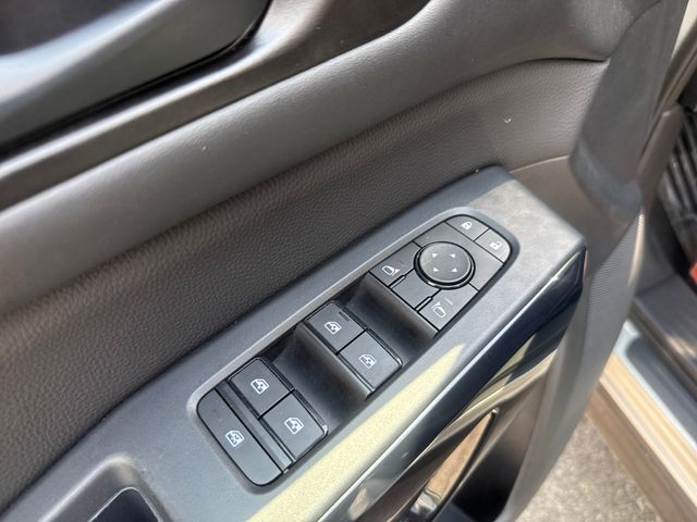 2025 Nissan Pathfinder SV - Photo 10