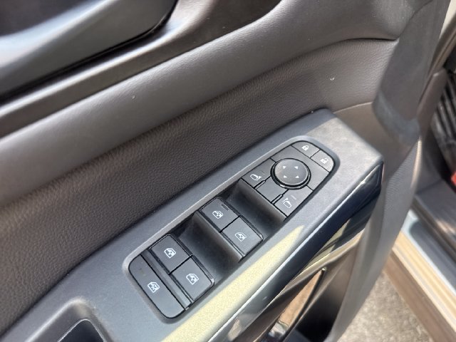 2025 Nissan Pathfinder SV - Photo 9