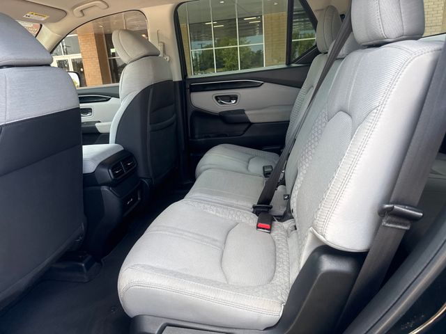 2023 Honda Pilot LX - Photo 19