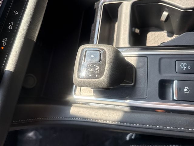 2025 Nissan Pathfinder SV - Photo 18