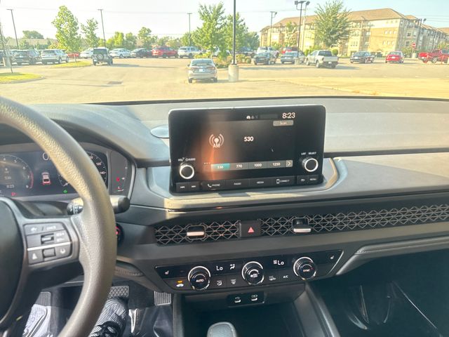 2025 Honda Accord SE - Photo 14