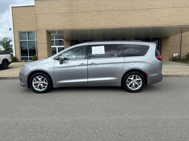 2020 Chrysler Pacifica Touring's photo