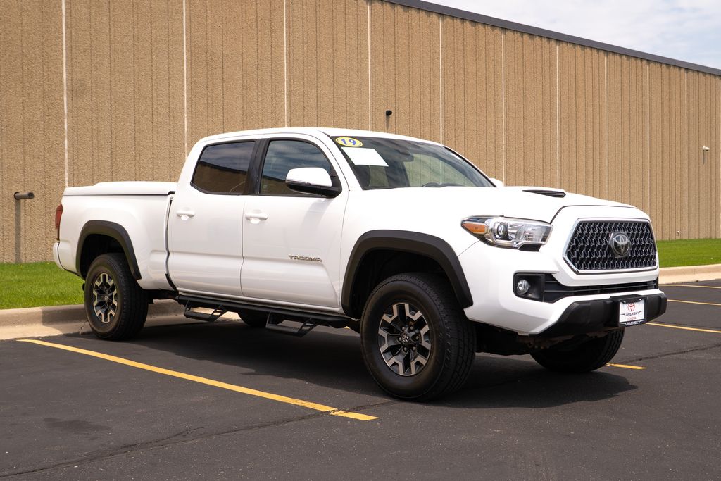 Used 2019 Toyota Tacoma TRD Off Road with VIN 3TMDZ5BN1KM062892 for sale in Milwaukee, WI