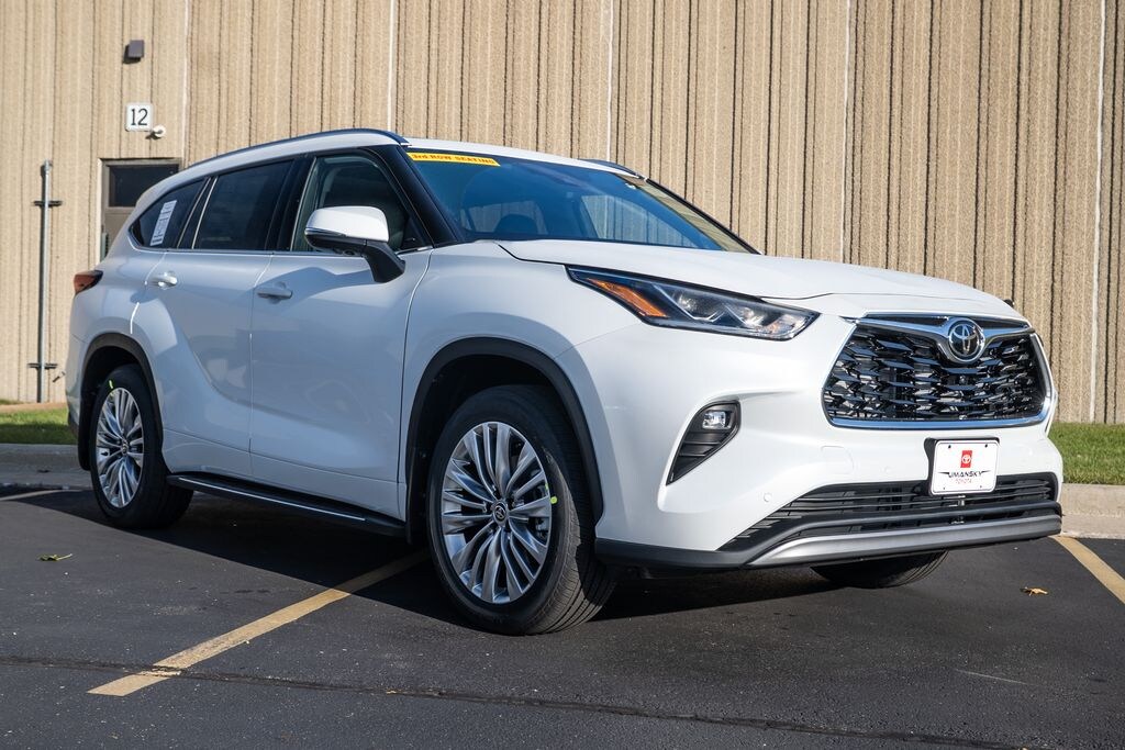 New 2026 Toyota Highlander Platinum SUV