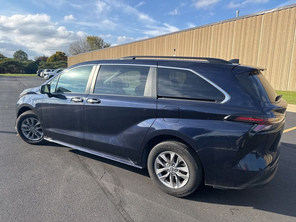 Used 2023 Toyota Sienna XLE 8 Passenger Van Passenger Van