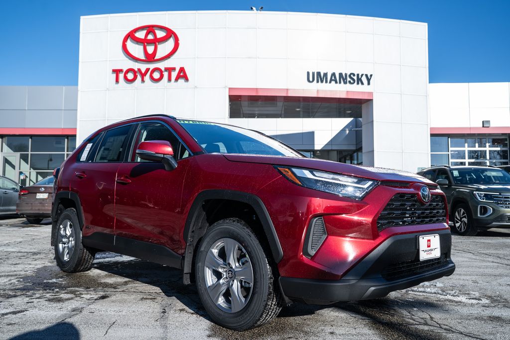 2025 Toyota RAV4 XLE's photo