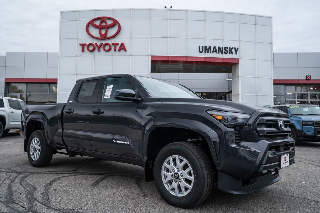 2025 Toyota Tacoma SR5's photo
