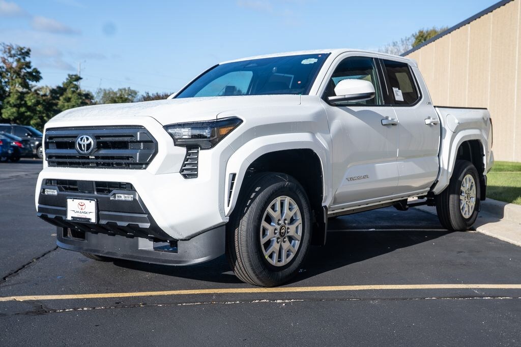 New 2025 Toyota Tacoma SR5 Truck